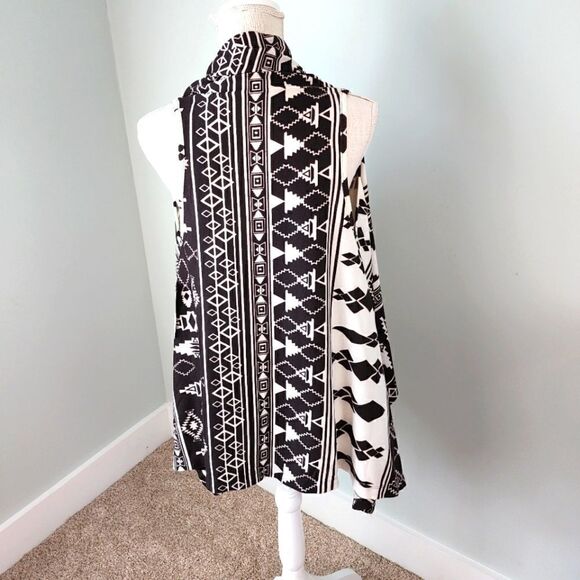 WRANGLER WOMEN'S AZTEC SHIRT  HI LOW HEM SLEEVELESS VEST SIZE SMALL - Picture 3 of 6